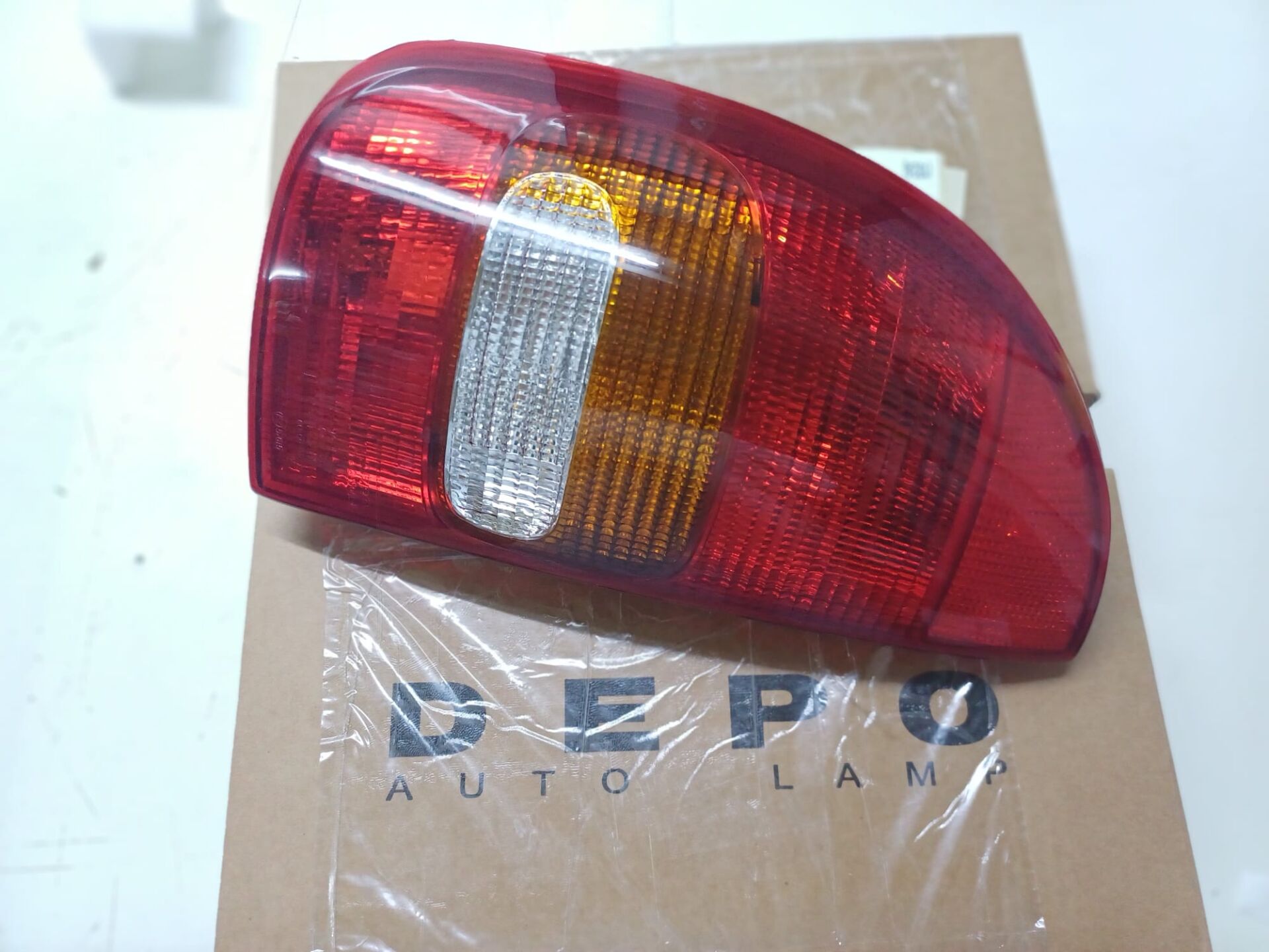 Opel Corsa B Stop Lambası Sol 4 Kapı