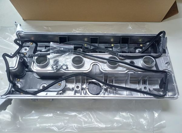Opel Vectra B Motor Üst Kapak ( Külbütör Üst Kapak ) Metal  2.0 Benzinli Motorlar
