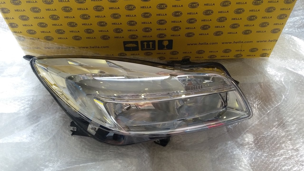 Opel İnsignia Far Sağ HELLA Marka