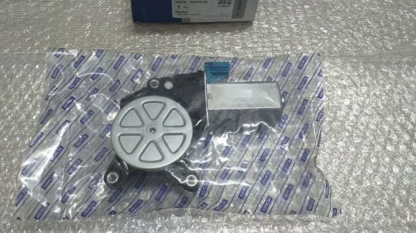 Chevrolet Lacetti Ön Cam Motoru Sol