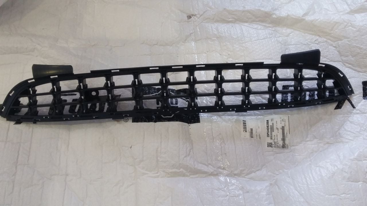 Opel Corsa D Ön Tampon Orta Izgara 2011-
