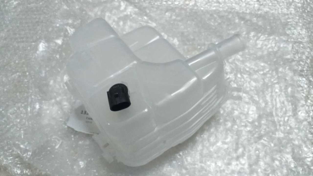 Opel Astra J Radyatör Yedek Su Deposu GM