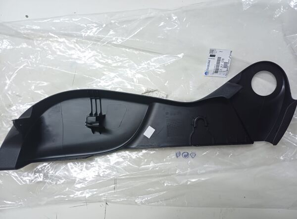 Opel Zafira C Koltuk Yan Plastik Bakalti Sağ
