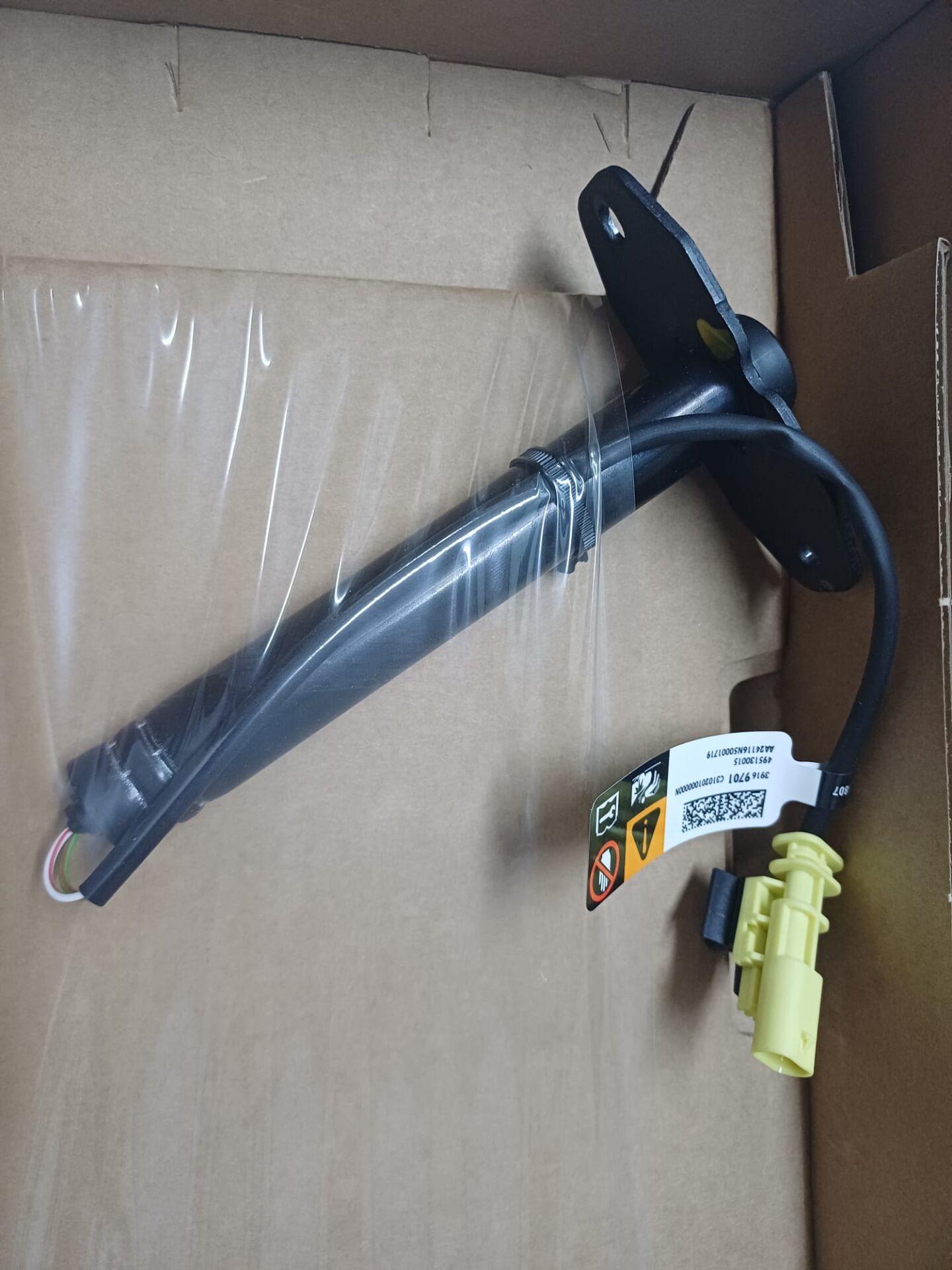 Opel İnsignia B Kaput Aktivitaörü Fişeği