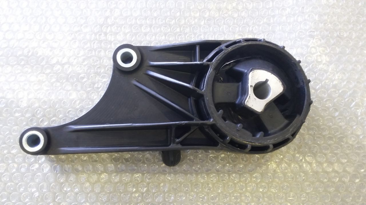 Opel Zafira C Motor Kulağı ( Takozu ) Ön