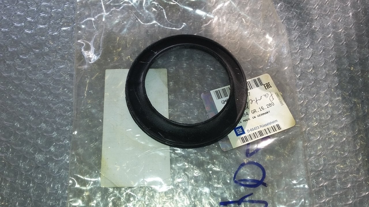 Opel İnsignia Helezon Amortisör Yayı Lastiği Takozu Ön GM