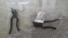 Opel Astra H Radyatör Ayağı ( Lastiğİ - Braketi ) Üst