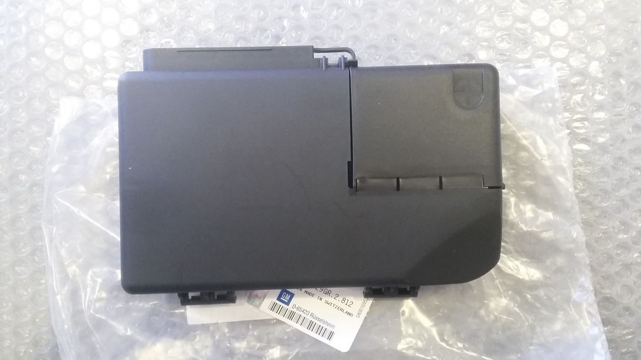 Opel Corsa D Sigorta Kutu Kapağı Ön GM